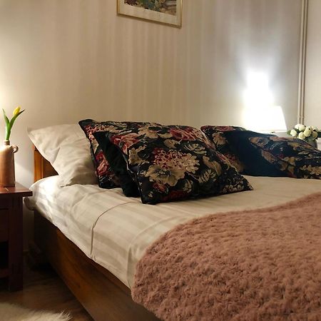 Janicsar Garden Apartman เอ็กเกอร์ ภายนอก รูปภาพ