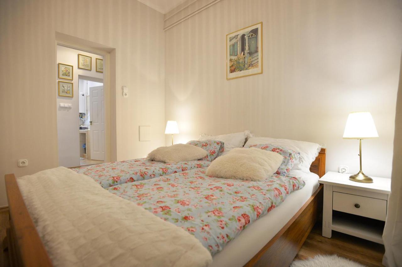 Janicsar Garden Apartman เอ็กเกอร์ ภายนอก รูปภาพ