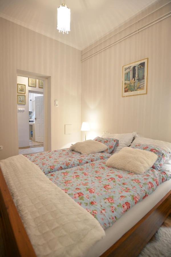 Janicsar Garden Apartman เอ็กเกอร์ ภายนอก รูปภาพ