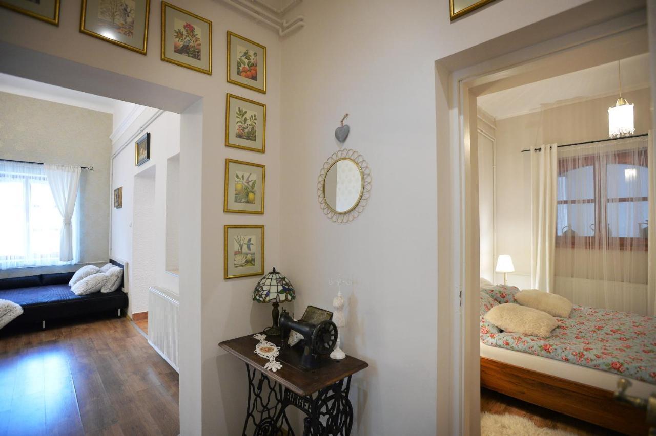 Janicsar Garden Apartman เอ็กเกอร์ ภายนอก รูปภาพ