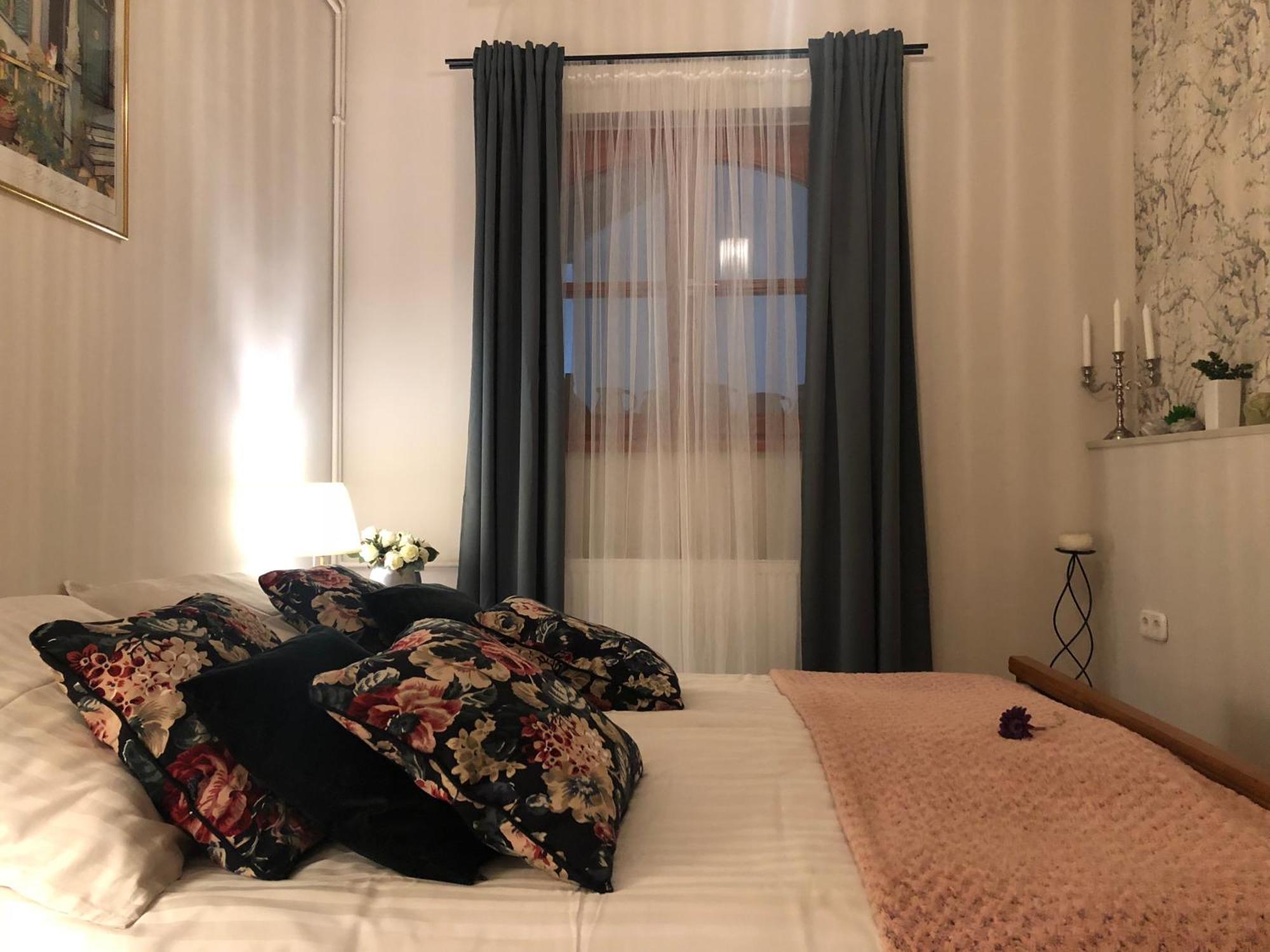 Janicsar Garden Apartman เอ็กเกอร์ ภายนอก รูปภาพ