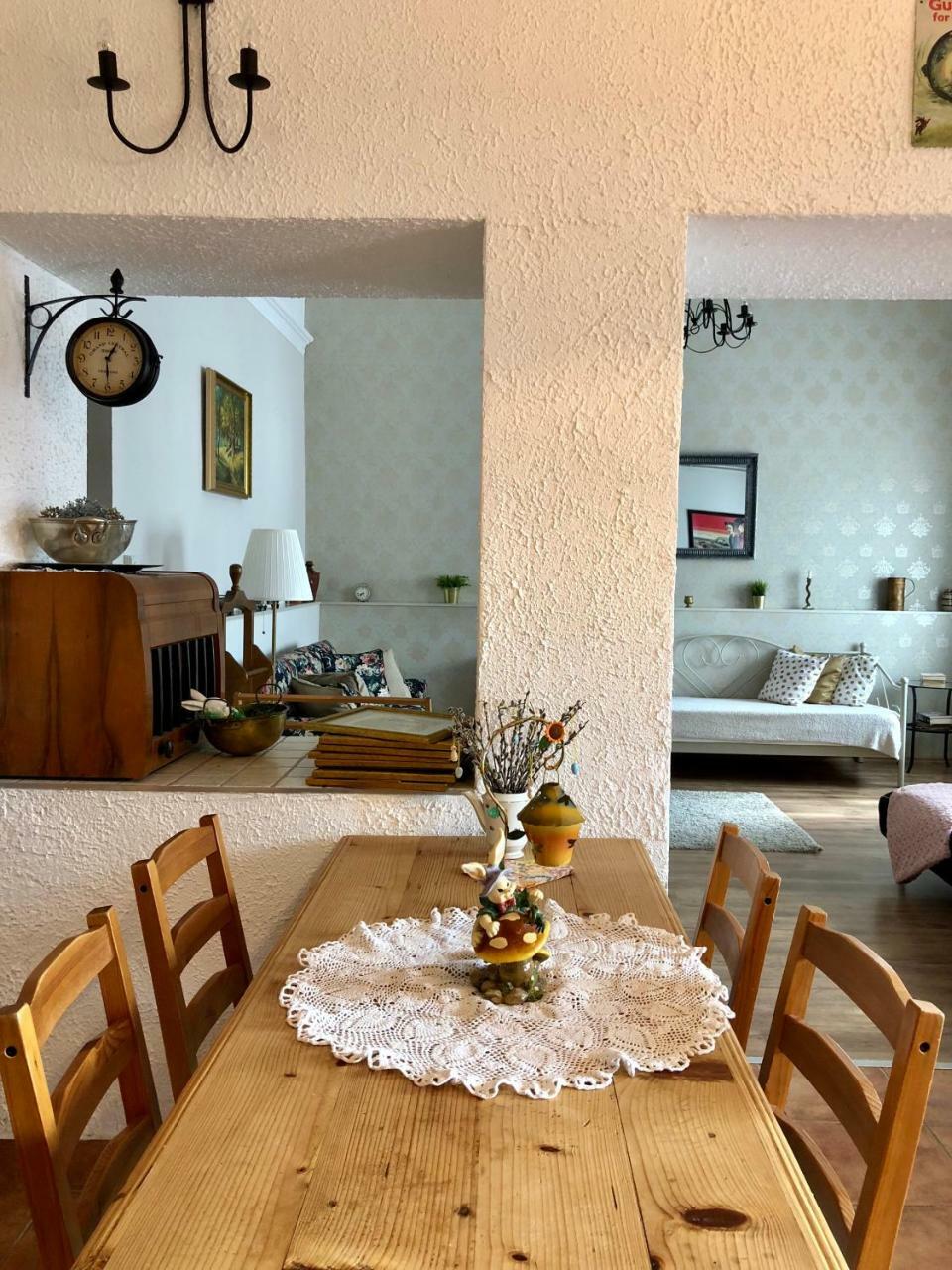 Janicsar Garden Apartman เอ็กเกอร์ ภายนอก รูปภาพ