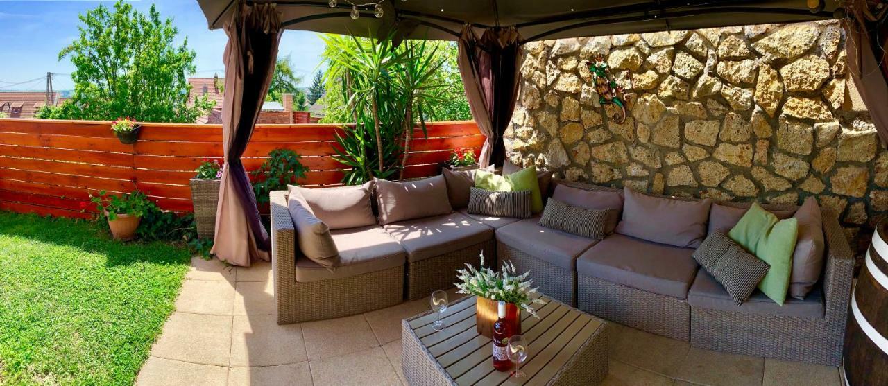 Janicsar Garden Apartman เอ็กเกอร์ ภายนอก รูปภาพ